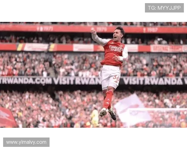 苏比门迪意外失误皮球砸中特罗萨德引发赛场惊险一幕 苏比门迪意外失误皮球砸中特罗萨德引发赛场惊险一幕