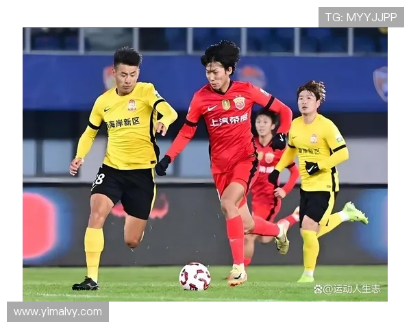 蒯纪闻赛后手臂缠绷带半场被换下愿无大碍引发球迷关心