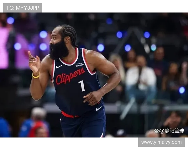 哈登36岁依旧拼搏51分钟赛场上的孤独与坚持让人心疼 哈登36岁依旧拼搏51分钟赛场上的孤独与坚持让人心疼