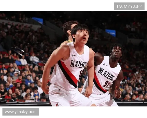 开拓者勇士赛后杨瀚森与波杰姆互动尽显默契与友谊